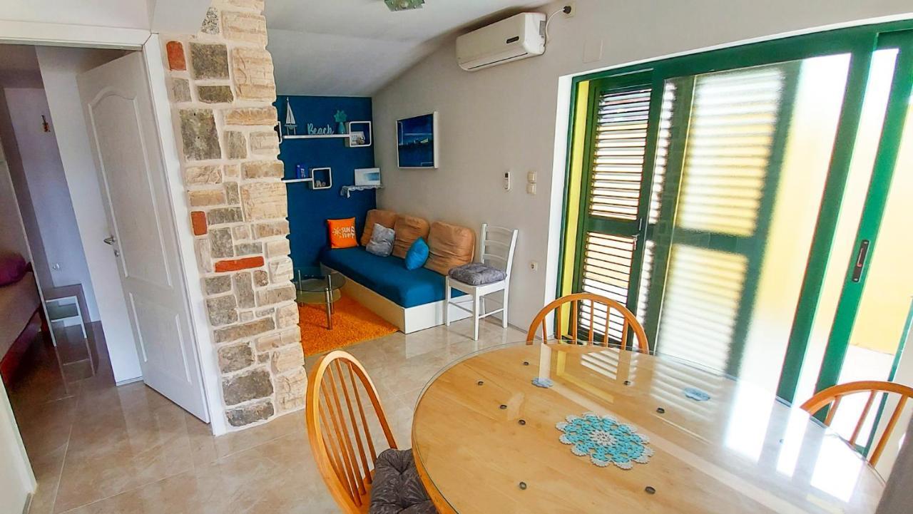 Holiday Home - Beach House 'Amarella' Turanj Exterior foto